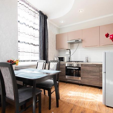 Comfortable Apartment In The Golden Square. Almaty Esterno foto