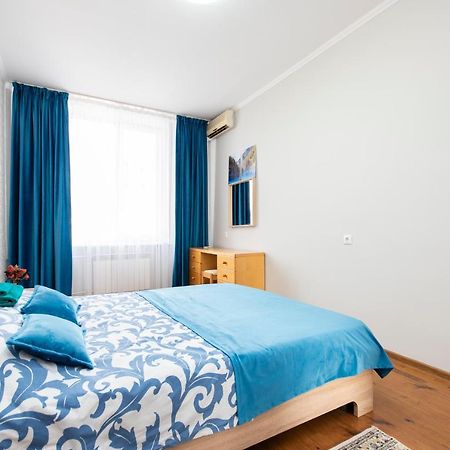 Comfortable Apartment In The Golden Square. Almaty Esterno foto