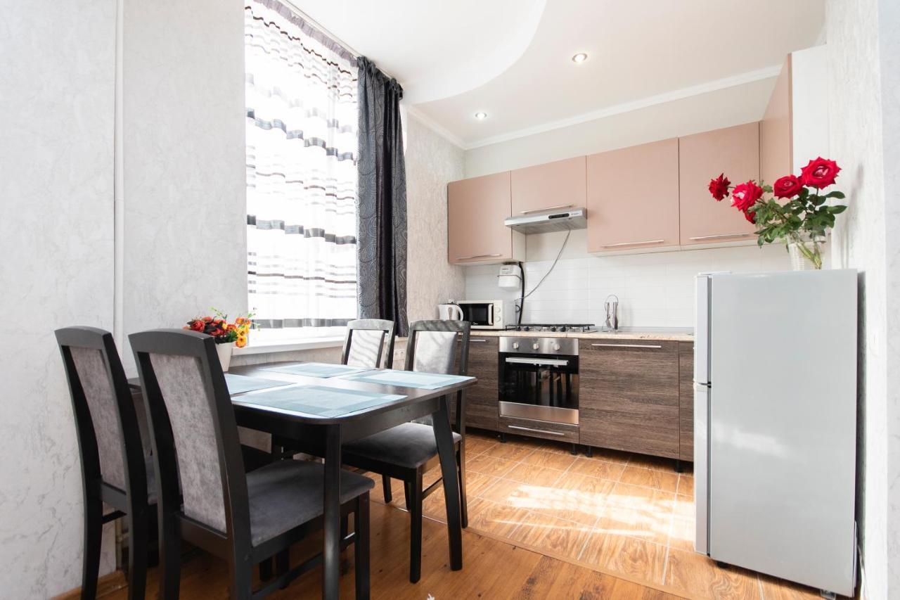 Comfortable Apartment In The Golden Square. Almaty Esterno foto