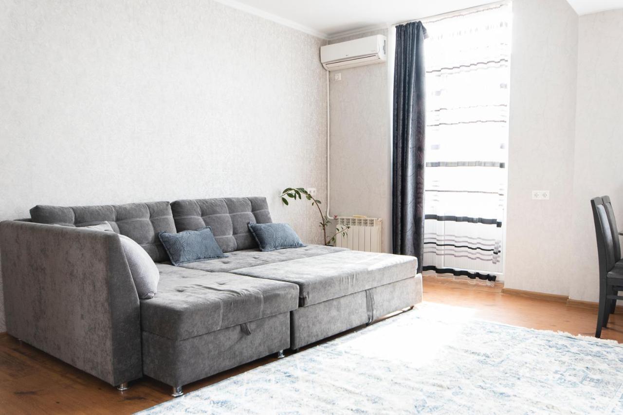 Comfortable Apartment In The Golden Square. Almaty Esterno foto