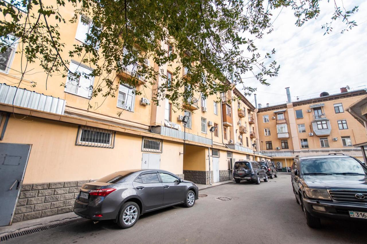 Comfortable Apartment In The Golden Square. Almaty Esterno foto